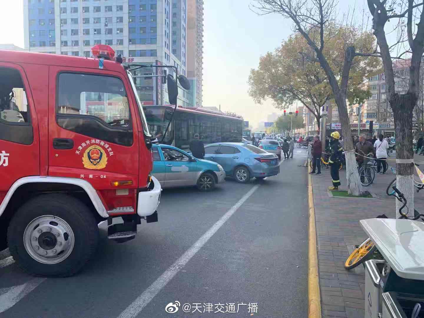 事发现场。 @天津交通广播 图